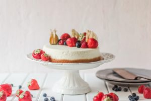 Una cheeskecake ai frutti di bosco