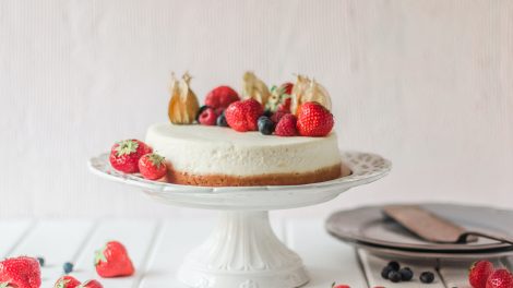 Una cheeskecake ai frutti di bosco